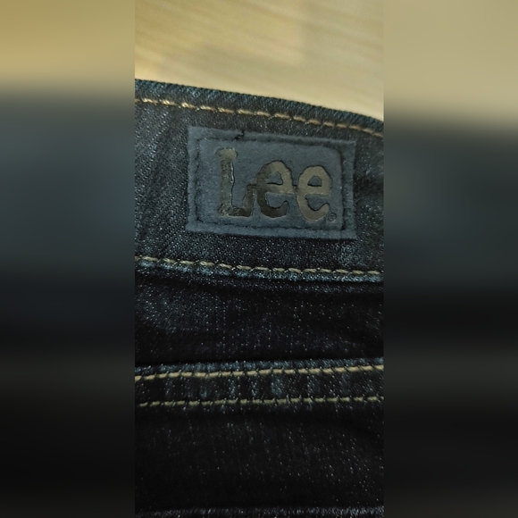 Lee Women's Instantly Slim Straight Leg Jeans 6 Petite NWOT - Picture 11 of 11